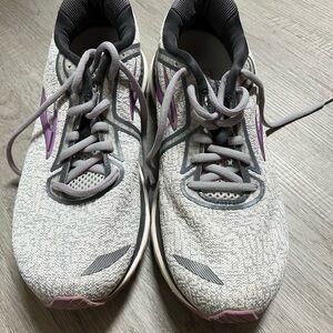 Brooks Women's Gray and Purple Athletic Shoes